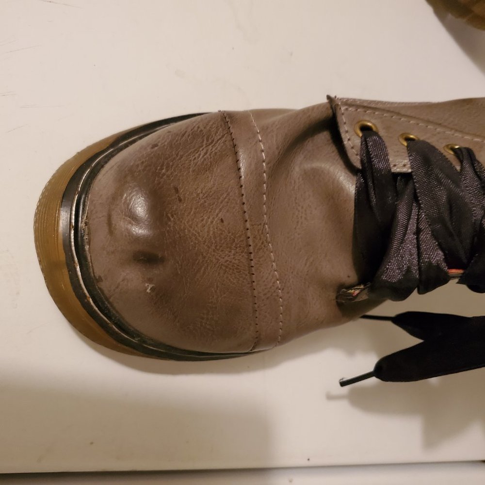 Boots - Picture 4 of 8
